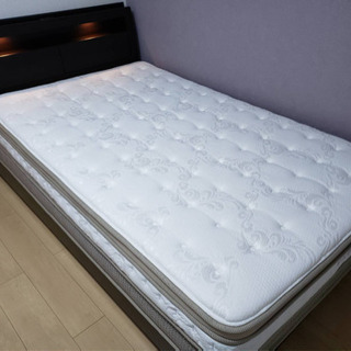 極美品セミダブル‼️N-sleep✨2重構造マットレス‼️照明付き✨オシャレなベッドです❗️