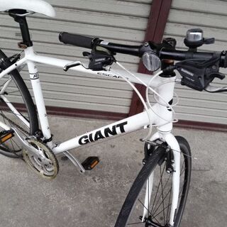GIANT ジャイアント クロスバイク ESCAPE R3 24段変速 ALUXX ホワイト