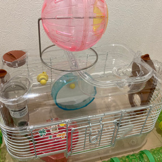 ハムスターケージとグッズの画像