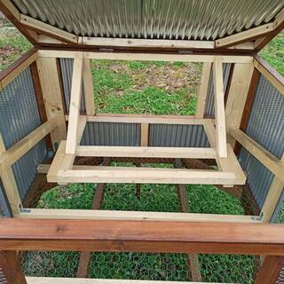 移動式鶏小屋　チキントラクター