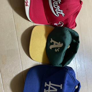 メジャーリーグキャップ3個の画像