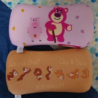 新品 ディズニー リラックスピロー 低反発クッション 枕 チップ&デールとロッソのセットの画像