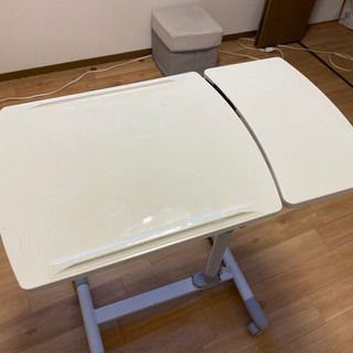 テーブル ベッドでの使用がかなり便利