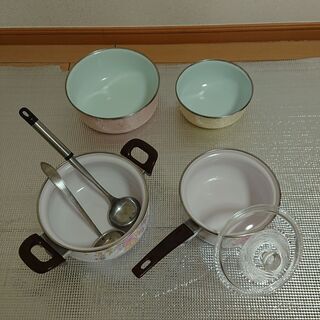 配達がんばります。鍋×２、おたま×3、ボール×２