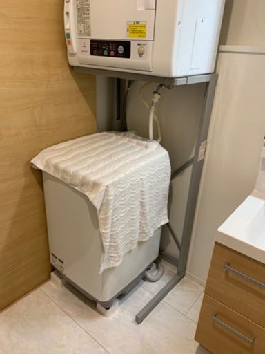 超美品　日立電気衣類乾燥機・スタンド付　2019年製　即納。
