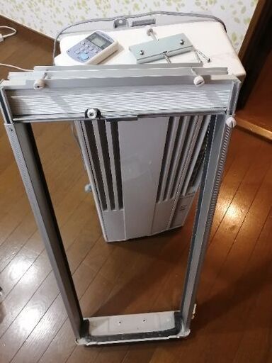 窓      エアコン