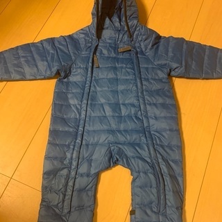 フード付きダウンロンパースの画像