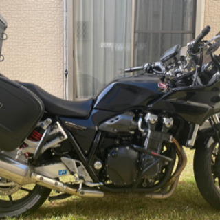CB1300SB 28年式　白バイではなく黒バイ仕様　純正パニアケース　プロスマンエンジンガード　パニアガードの画像