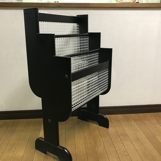 マガジンラック　カリモク？の画像