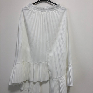 ホワイト　プリーツスカートの画像