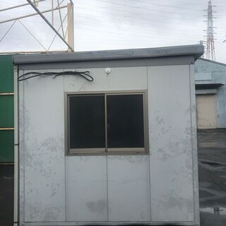 【短期募集】イナバ窓付き物置、倉庫＜照明、コンセント付き。エアコン残置物有＞の画像