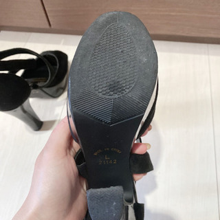 黒ヒール サンダルの画像