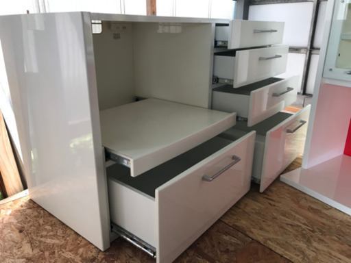 取引中です。　週末値下げ　　水屋になります　　２０日までの出品です