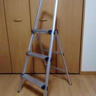 3段アルミ脚立　ステップ　上枠付踏台
