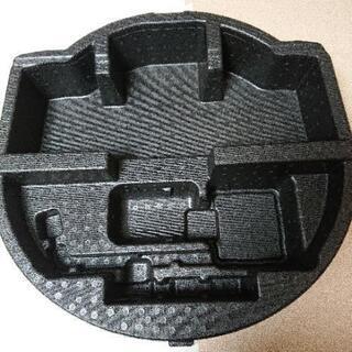 トヨタ ヴィッツ  NSP-130 車載工具 パンク修理キット トレイ