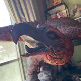 木彫りの鷹の画像