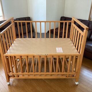 ベビーベッドの画像