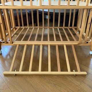 ベビーベッドの画像
