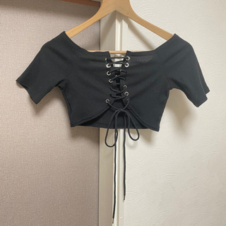 オフショルダー 黒の画像