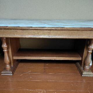 大理石風テーブルの画像