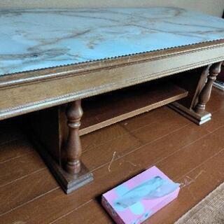 大理石風テーブルの画像