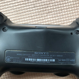 ps4のコントローラー純正です。