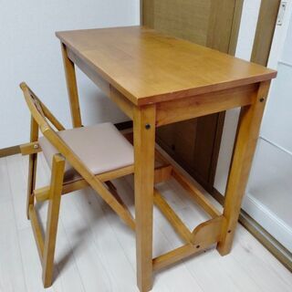 【机　椅子セット】椅子折り畳めますの画像