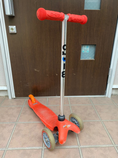 大人気マイクロ３輪キックボード　美品