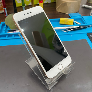 【売却済み】　iPhone8 64GB ゴールド　SIMフリー　【バッテリー新品】の画像