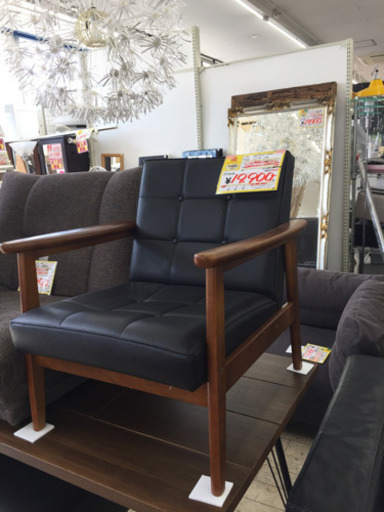 5/7  オールド カリモク  1シーターソファ  レトロな雰囲気 高級感のあるデザインと色味  ブラック&ダークブラウン定価¥42,350