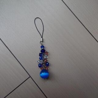 キレイなブルーのストラップの画像