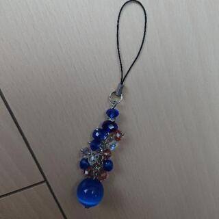 キレイなブルーのストラップの画像