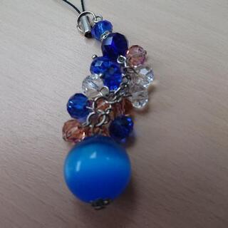 キレイなブルーのストラップの画像