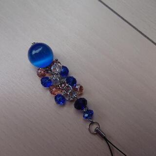 キレイなブルーのストラップの画像