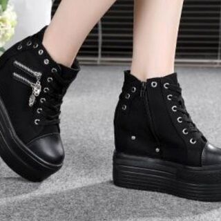 【配送・直接引渡OK】管理番号：D-8-1 未使用品 ブラック ウェッジソールシューズ 厚底ブーツの画像