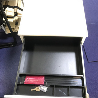 美品キャビネット‼️鍵付きキャスター付き✨の画像