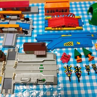【無料】プラレールの駅や情景パーツ