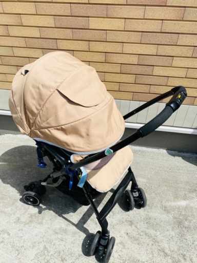 ベビーカー  メチャカル ハンディ オート4キャス　コンビ