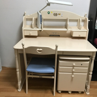 対応中！引越し【カリモク】勉強机 13万円 白ブルー 女の子