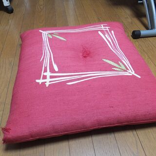 値下げしました高級座布団新品未使用5枚セット1500円です