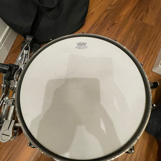 スネアドラム、スタンド、ソフトケース、あげます！音は出ますが、難ありのほぼジャンク品です。の画像