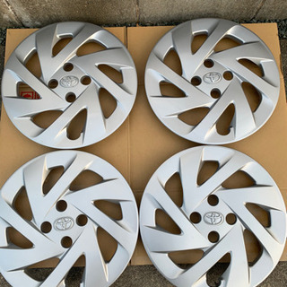 トヨタ　アクア純正　中期　ホイールキャップ　4枚セット　美品