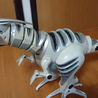 リアル恐竜・歩く・吠える・暴れる　音に反応！！の画像