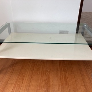ガラステーブルの画像