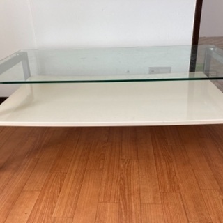 ガラステーブルの画像