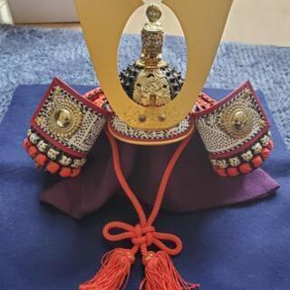 立雛(有名人形作家の限定品)と兜のセットの画像