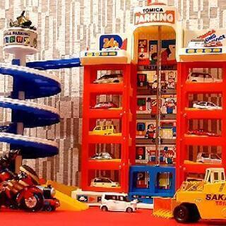 30年くらい前の6階建てトミカパーキング　チェーンエレベーター