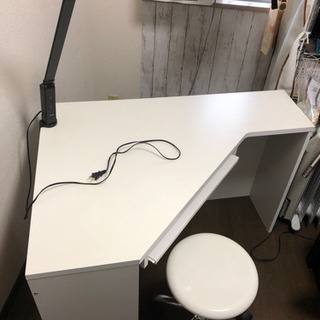 値下げしました　受付中　コーナーテーブル&LED照明&椅子　3点セット