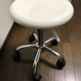 値下げしました　受付中　コーナーテーブル&LED照明&椅子　3点セットの画像