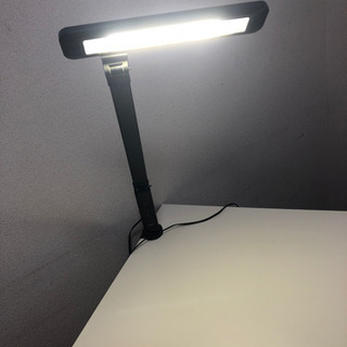 値下げしました　受付中　コーナーテーブル&LED照明&椅子　3点セットの画像